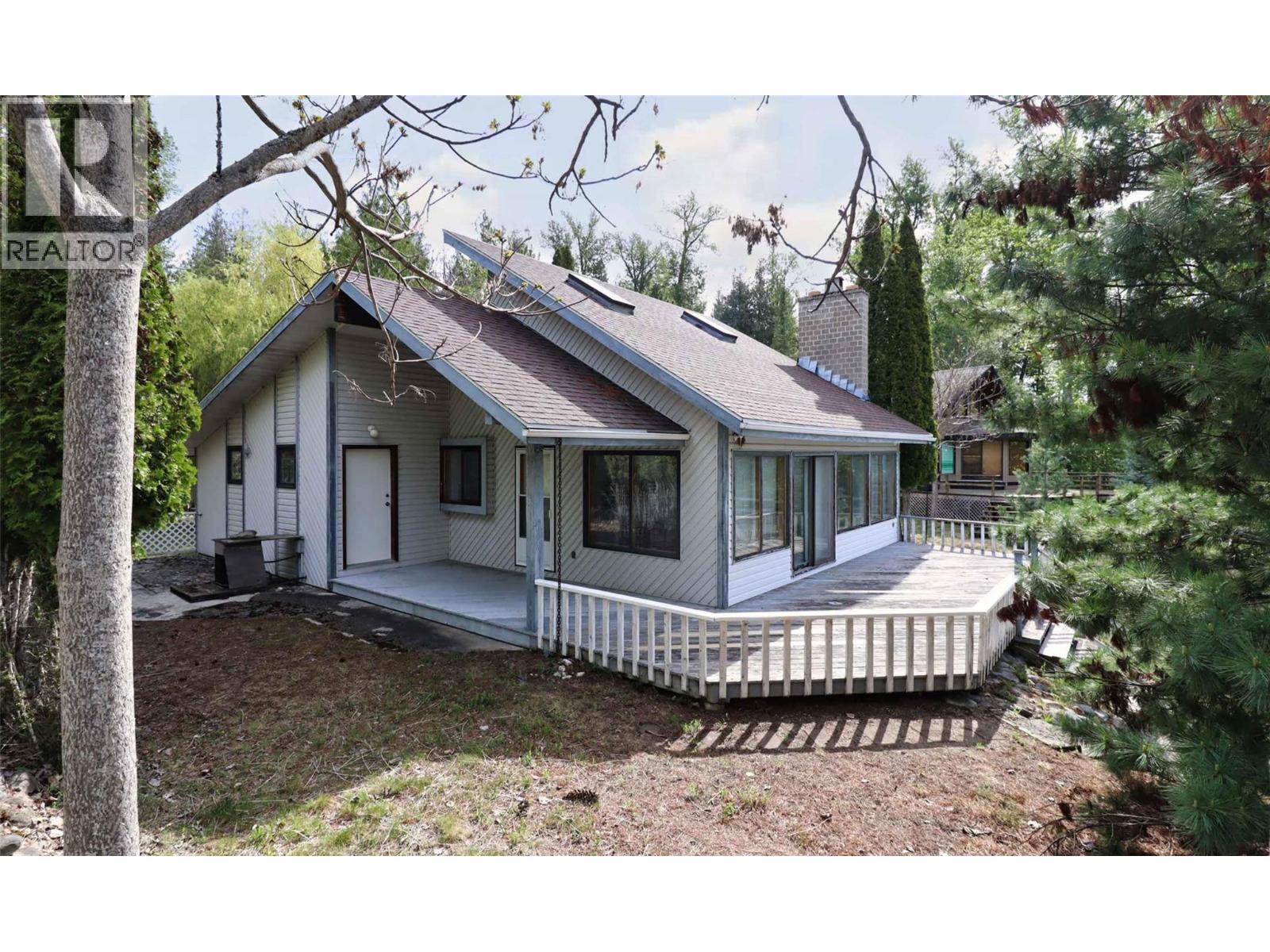 6884 Squilax-Anglemont Road - 34