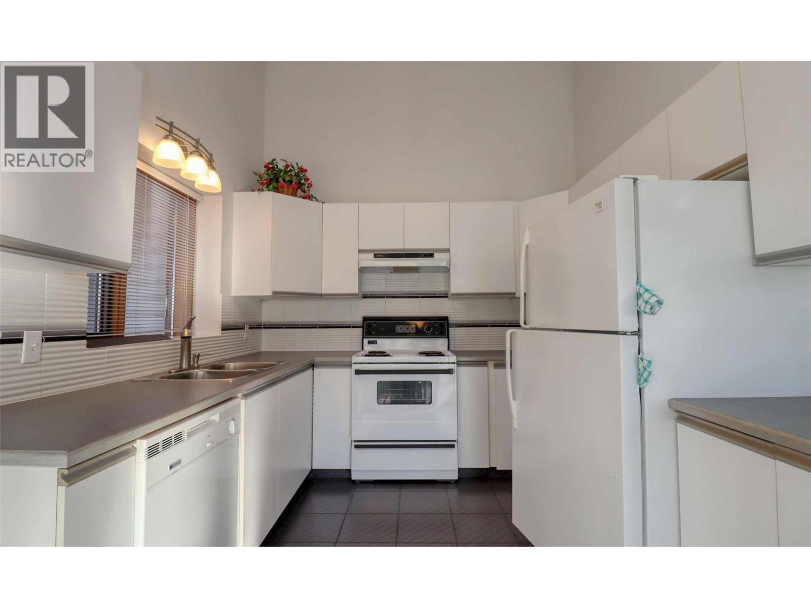 6884 Squilax-Anglemont Road - 23