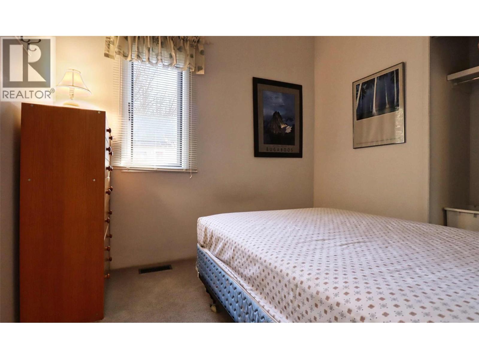 6884 Squilax-Anglemont Road - 32