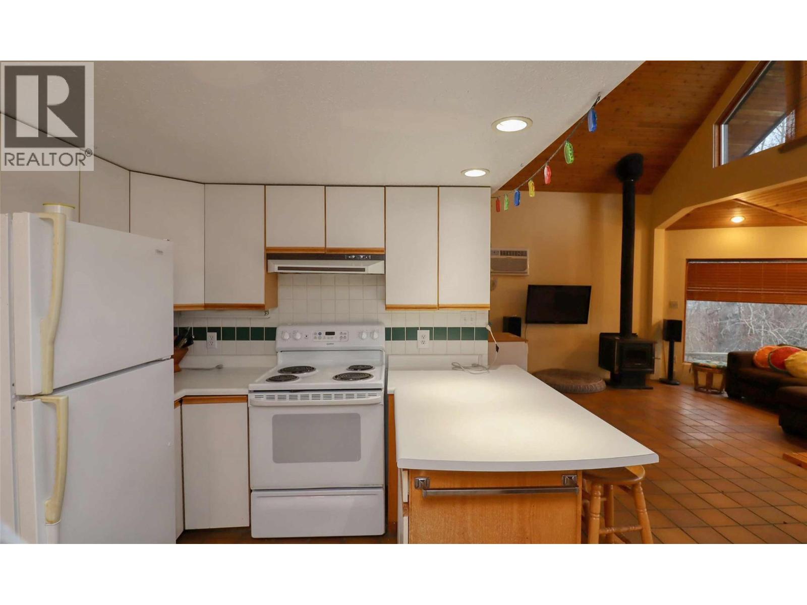 6884 Squilax-Anglemont Road - 50