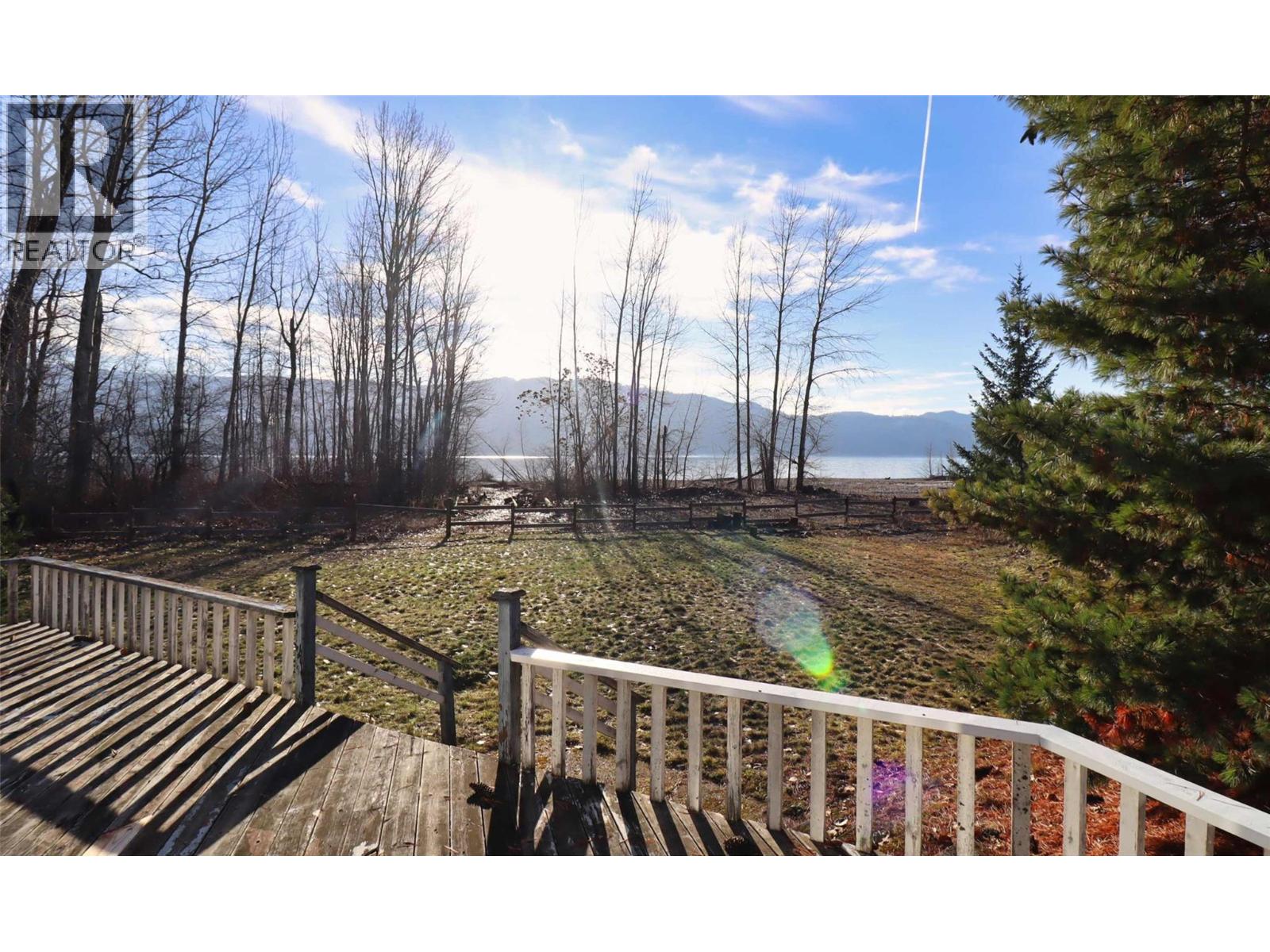 6884 Squilax-Anglemont Road - 37
