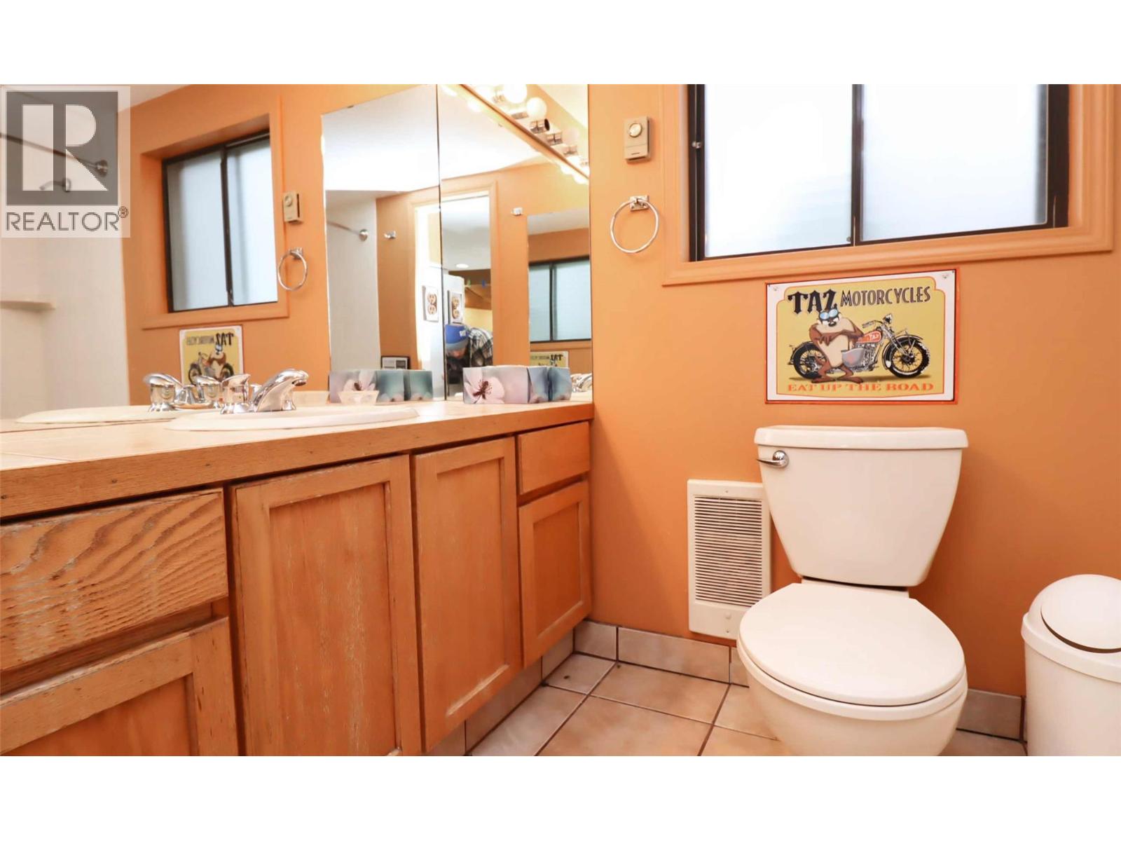 6884 Squilax-Anglemont Road - 56