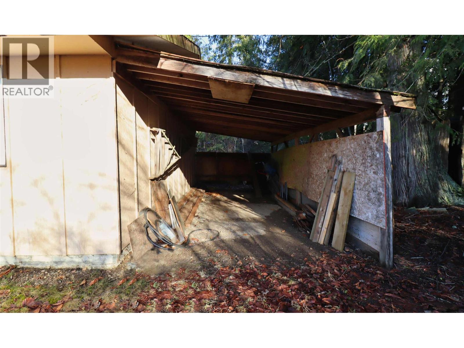 6884 Squilax-Anglemont Road - 92