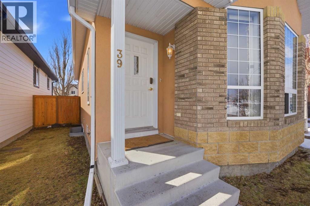 39 Saddlemont Close NE - Image 2