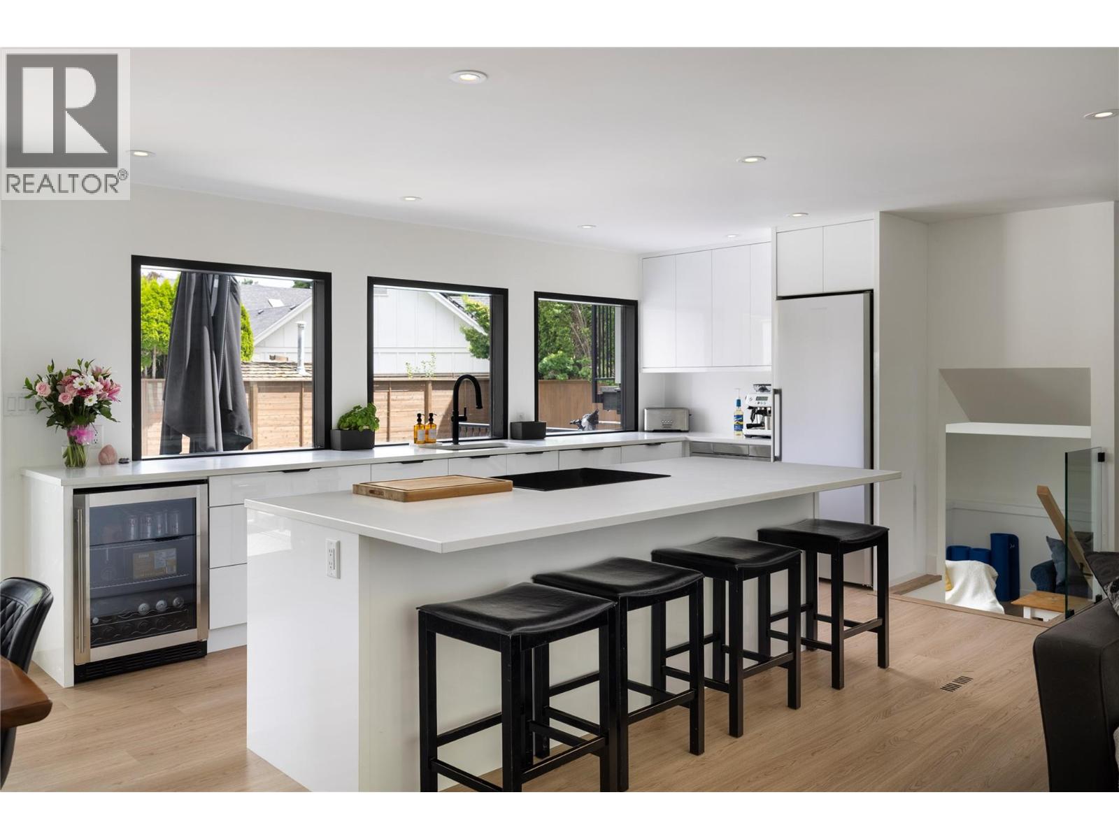 4265 Lakeshore Road, Kelowna