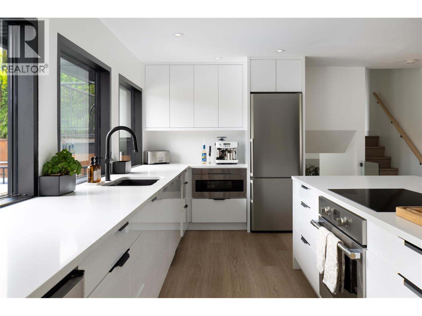 4265 Lakeshore Road, Kelowna