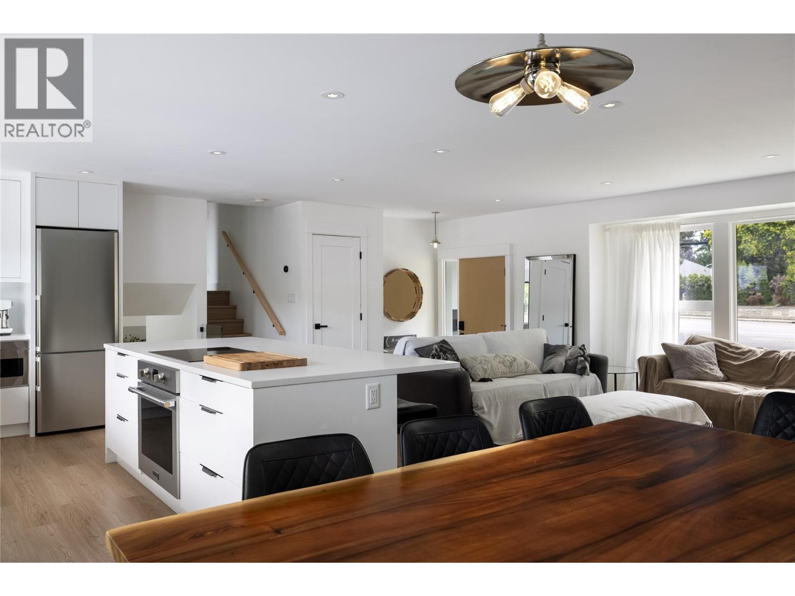 4265 Lakeshore Road, Kelowna
