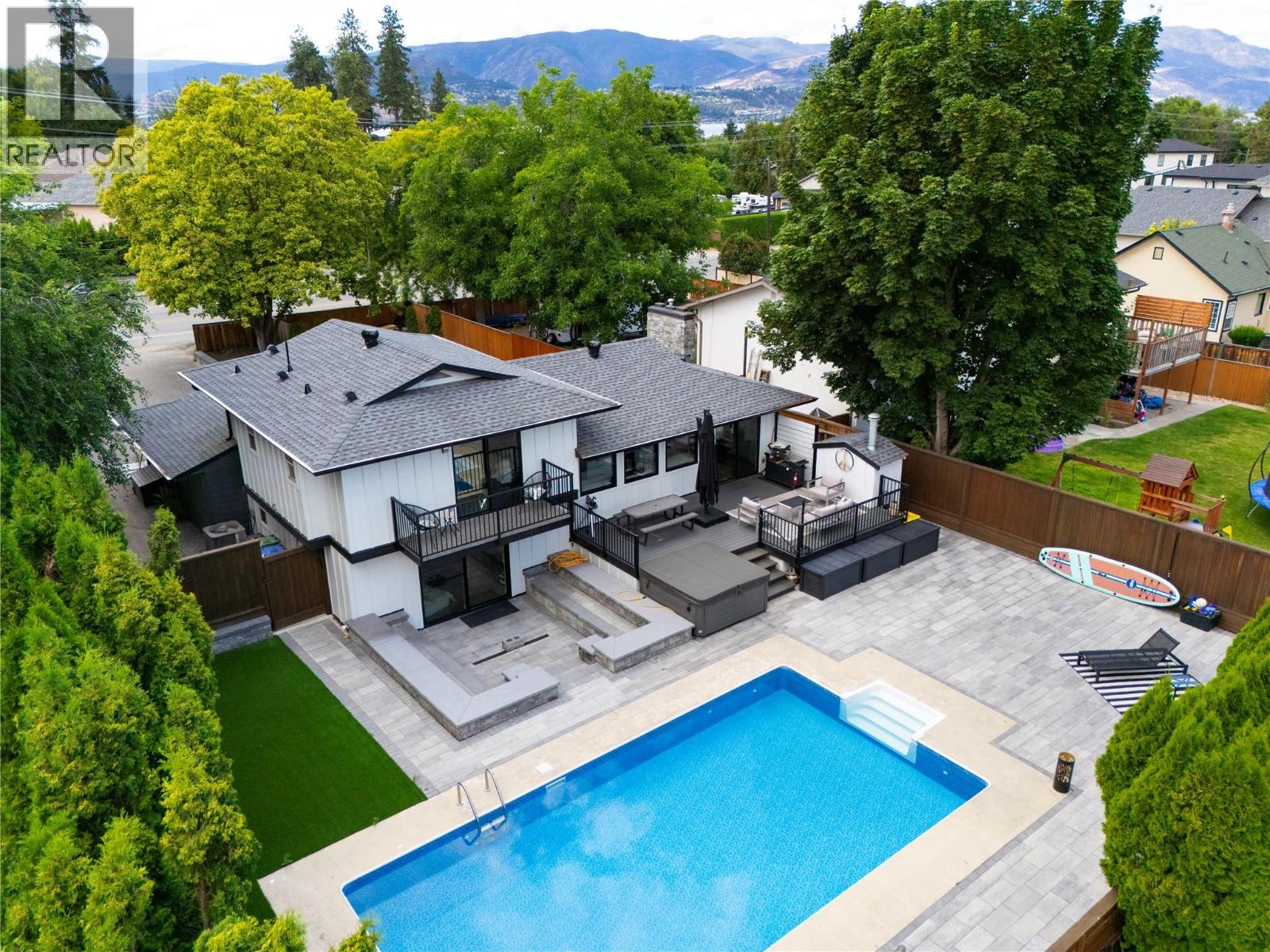 4265 Lakeshore Road, Kelowna