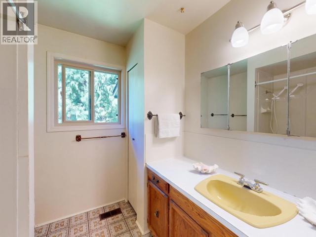 2241 ROBERTS ROAD, Powell River