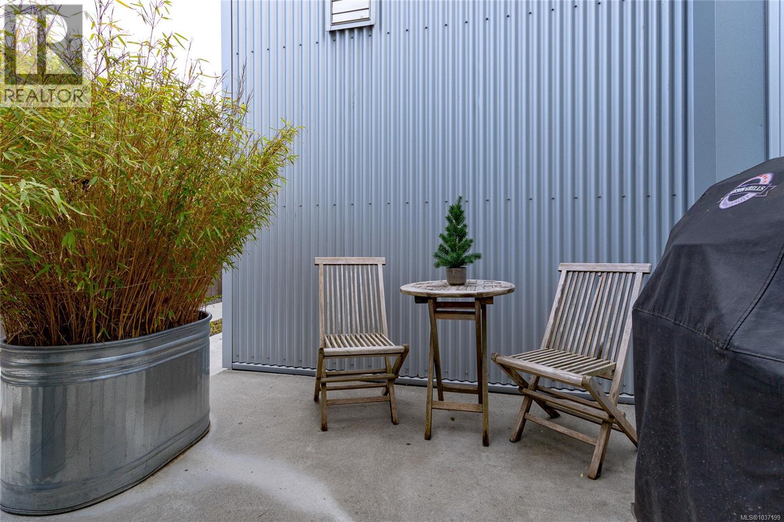 1427 Walnut St - 6