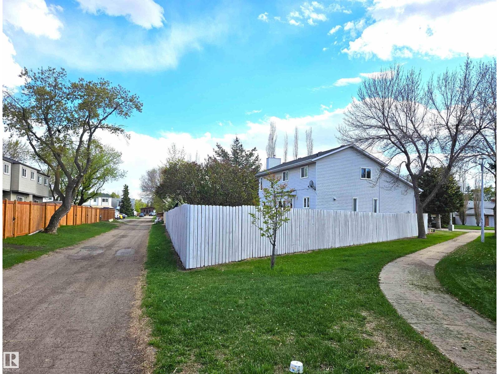 2433 89 ST NW - 55
