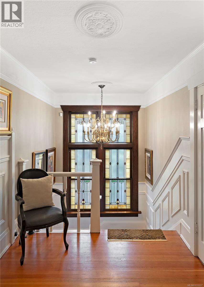1069 Joan Cres - 18