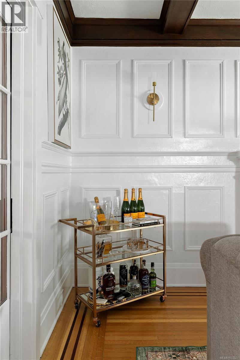 1069 Joan Cres - 6