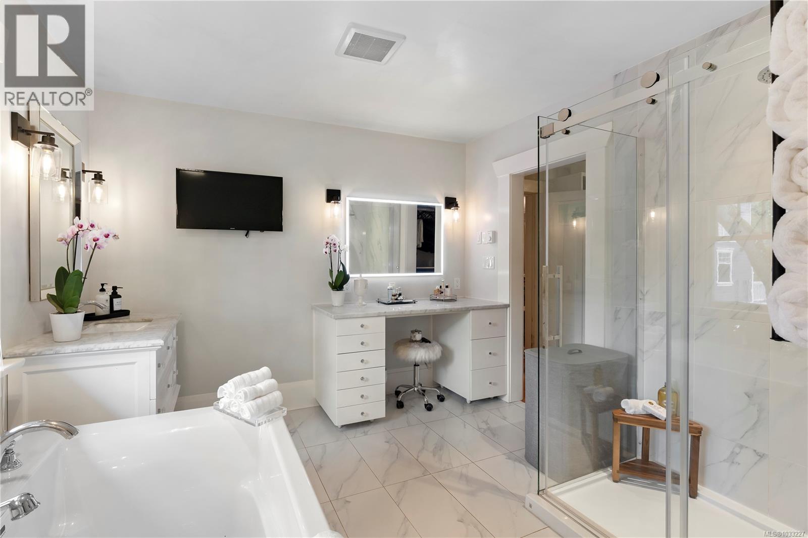 1069 Joan Cres - 33