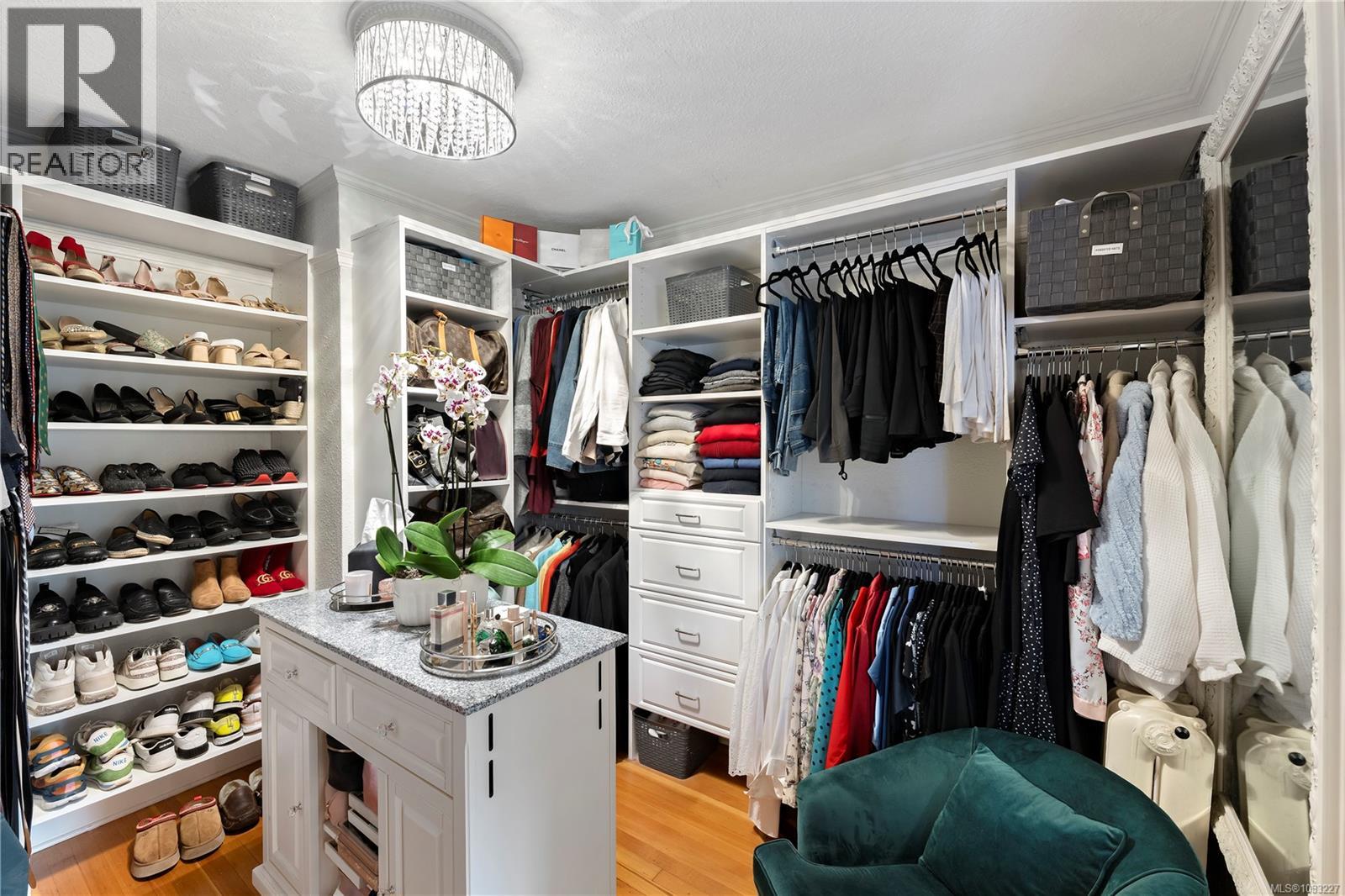 1069 Joan Cres - 30