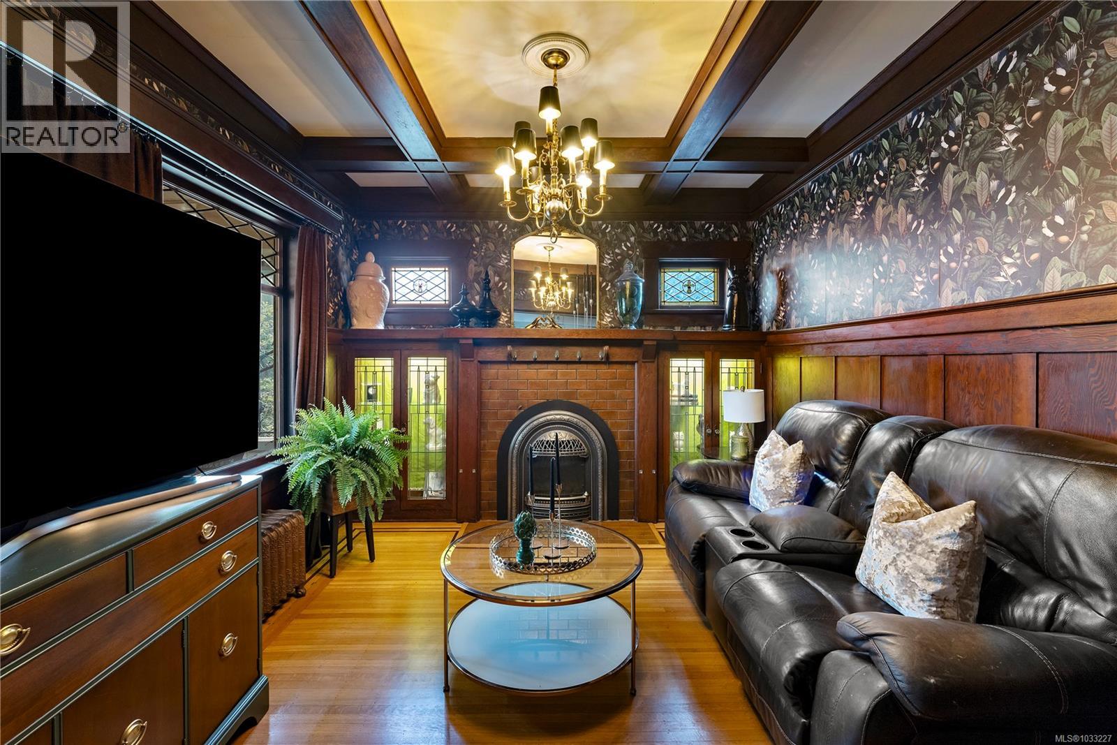 1069 Joan Cres - 7