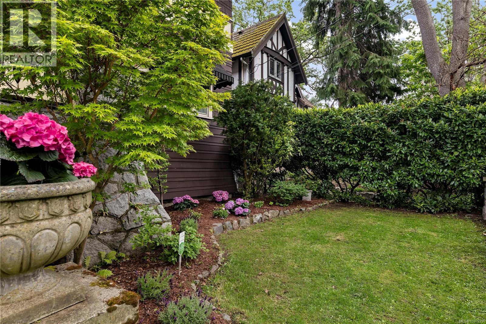 1069 Joan Cres - 42
