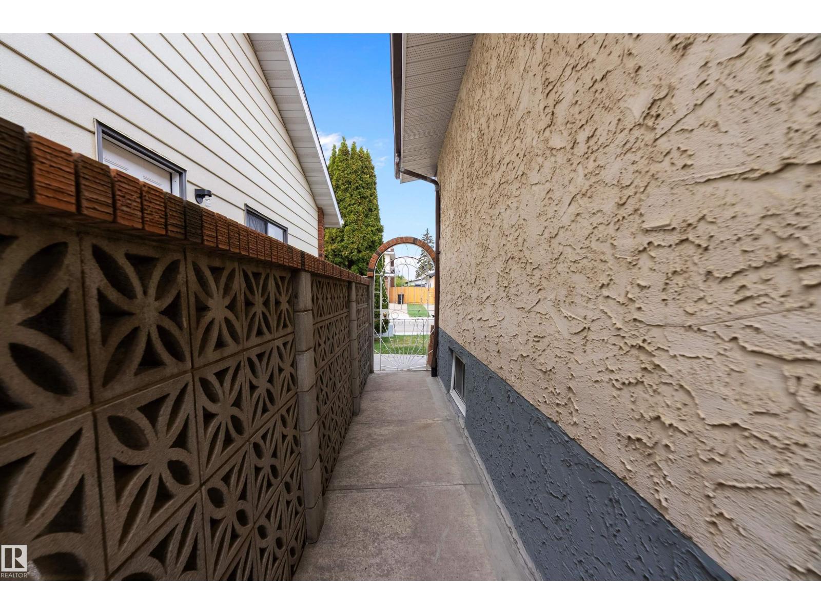 15907 101 ST NW - 50
