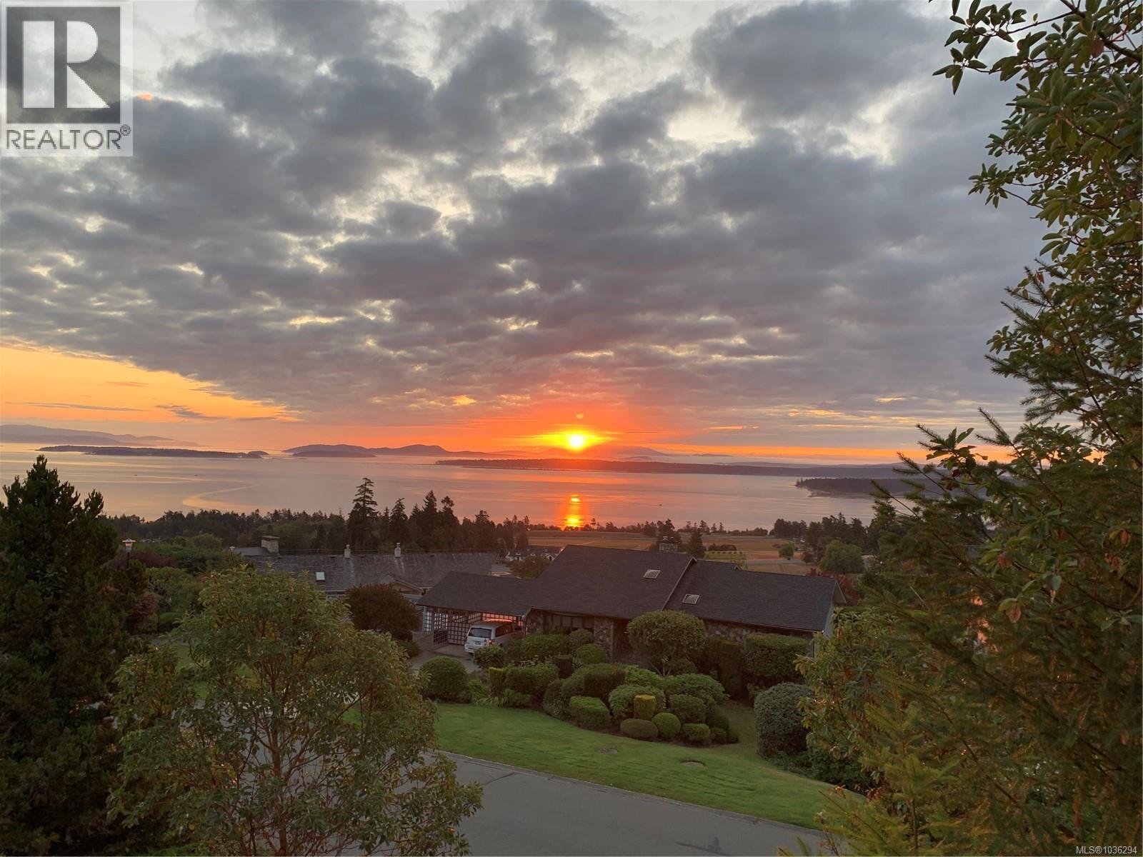 8750 Pender Park Dr, North Saanich