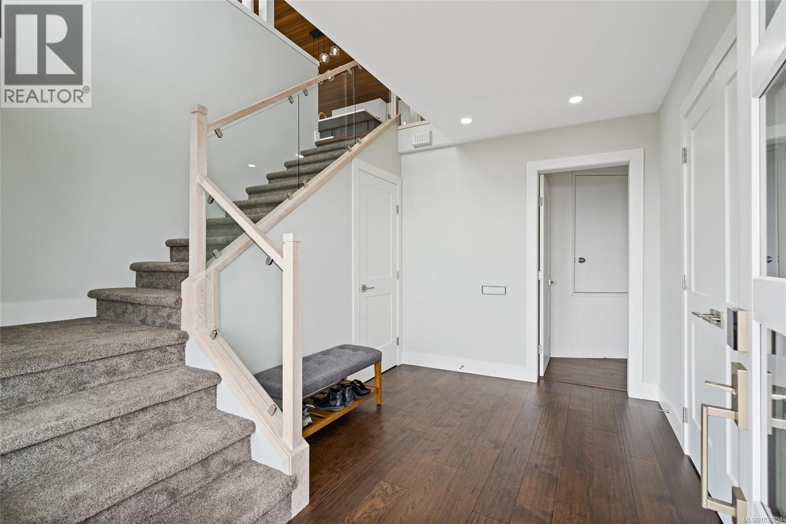 8750 Pender Park Dr - 5