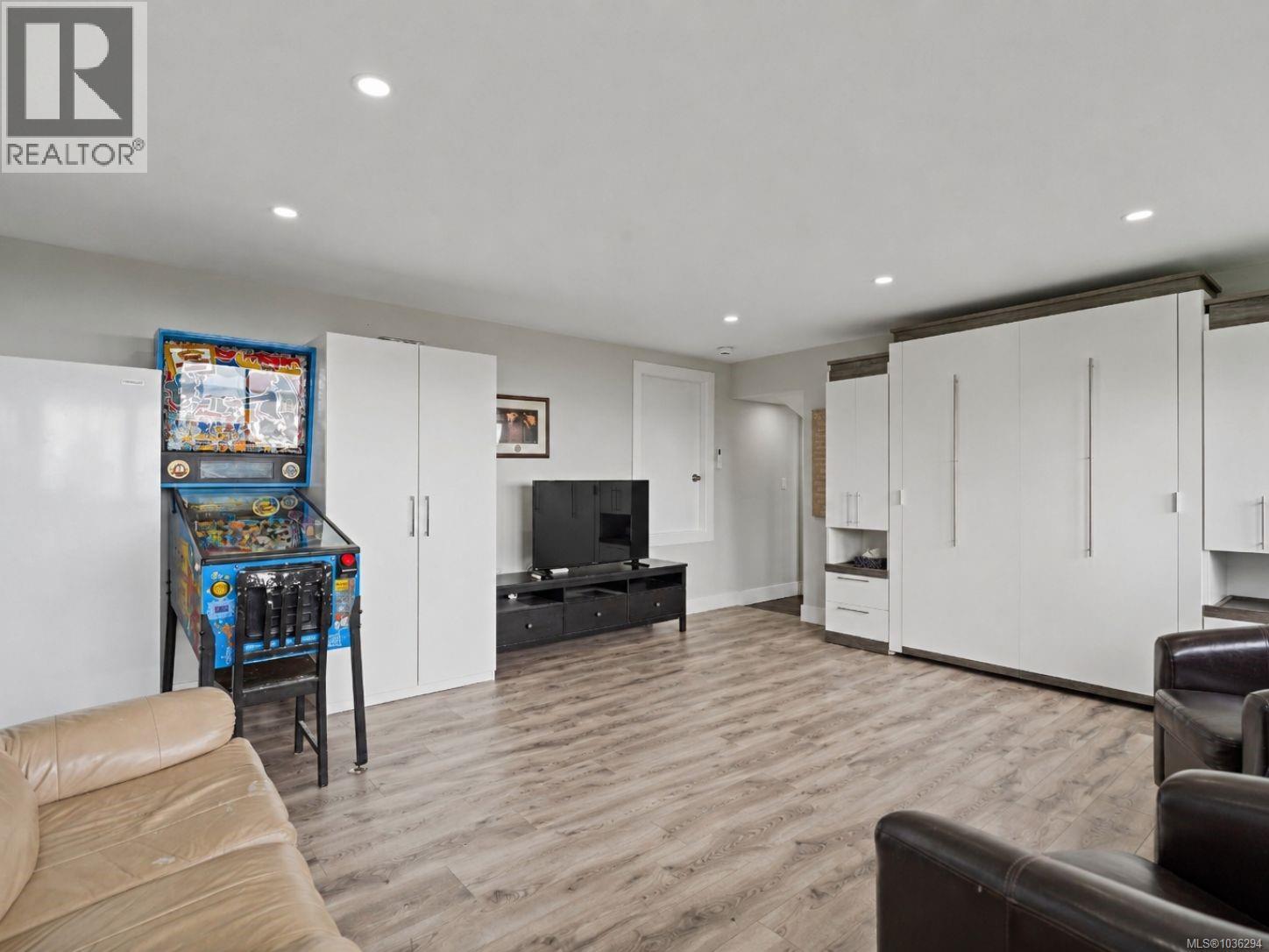 8750 Pender Park Dr, North Saanich