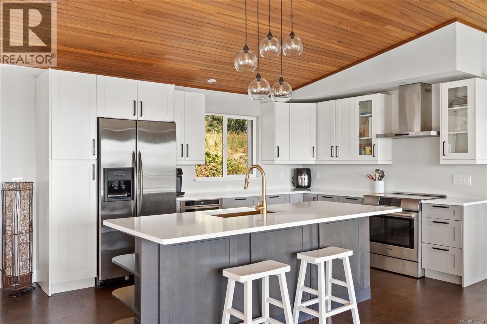 8750 Pender Park Dr, North Saanich