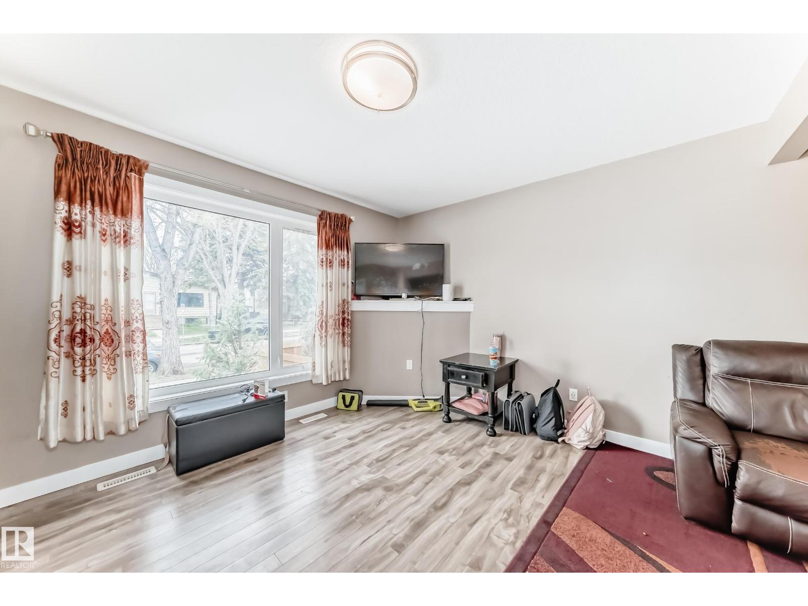 #1 12833 123 ST NW - 17