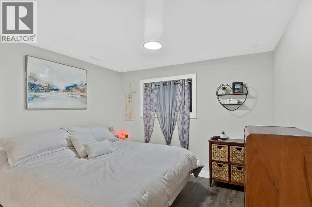 7704 23 Avenue - 34