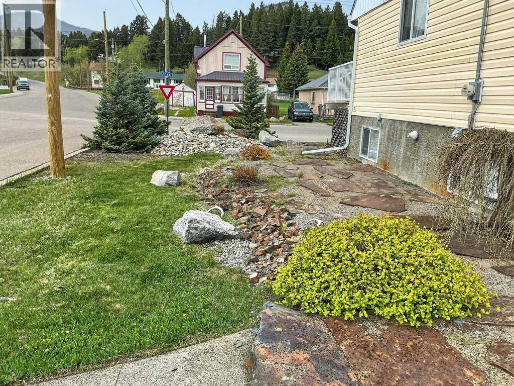 7704 23 Avenue - 42