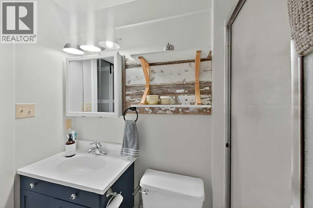 7704 23 Avenue - 36