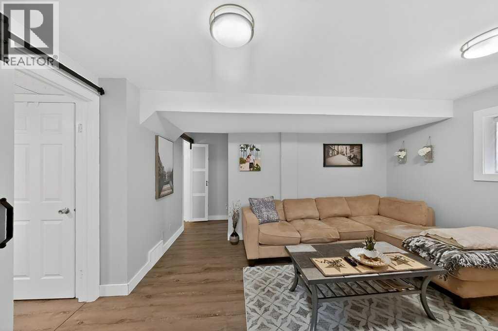 7704 23 Avenue - 32