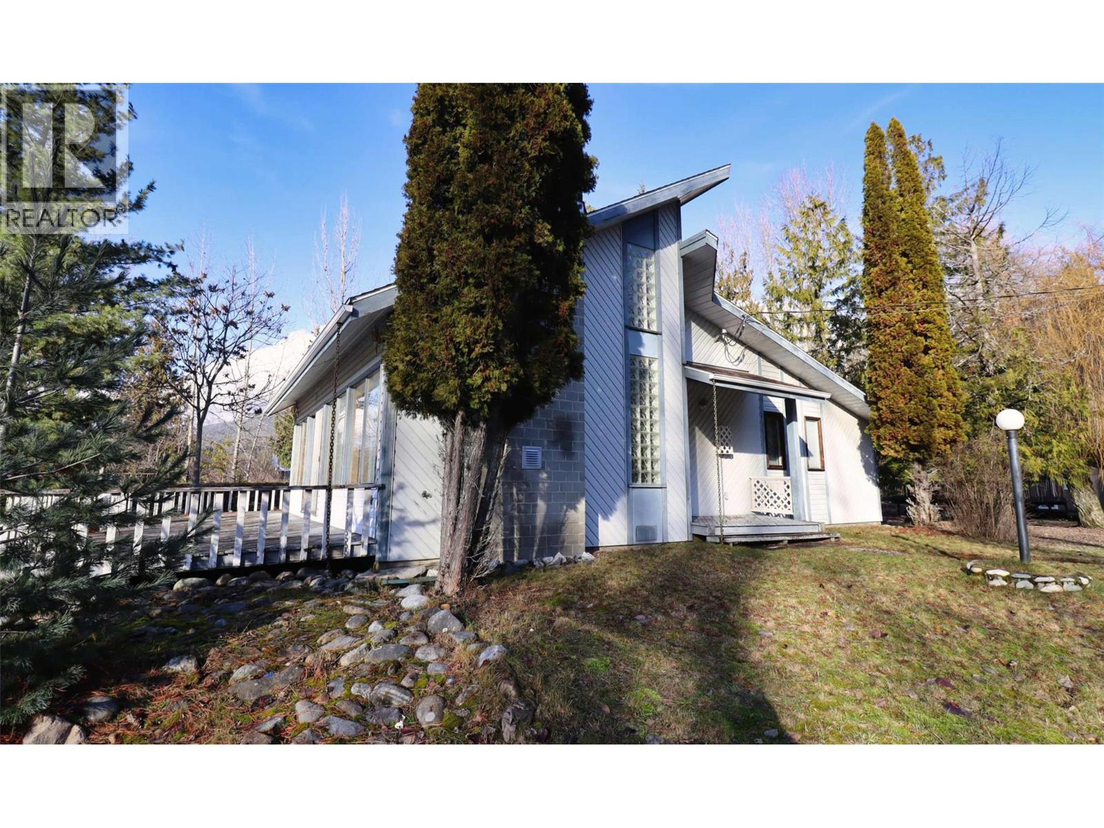 6884 Squilax-Anglemont Road - 15
