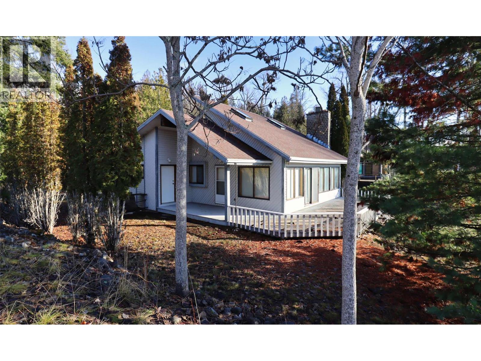 6884 Squilax-Anglemont Road - 36