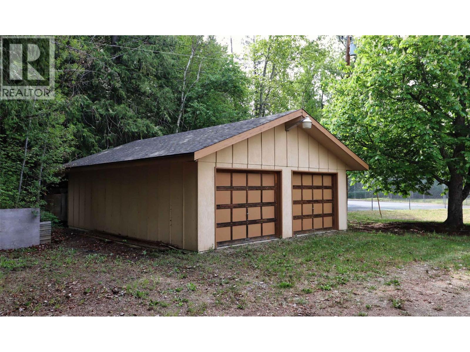 6884 Squilax-Anglemont Road - 90