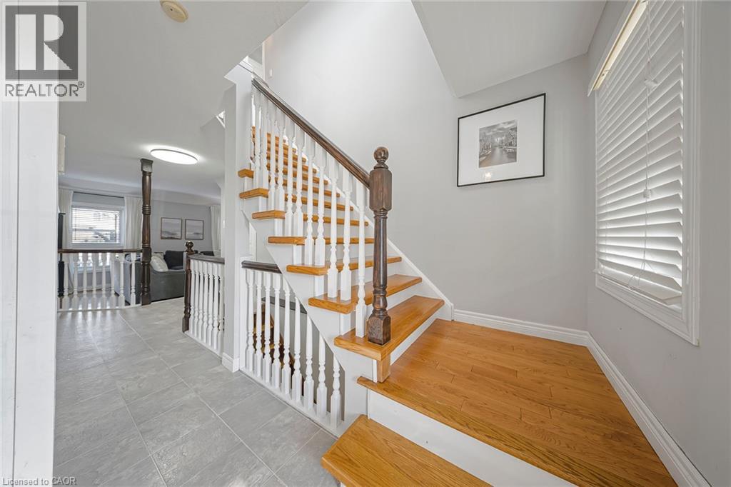 18 MOUNTAIN MINT Crescent, Kitchener, Ontario, N2E3R4 — Photo 2