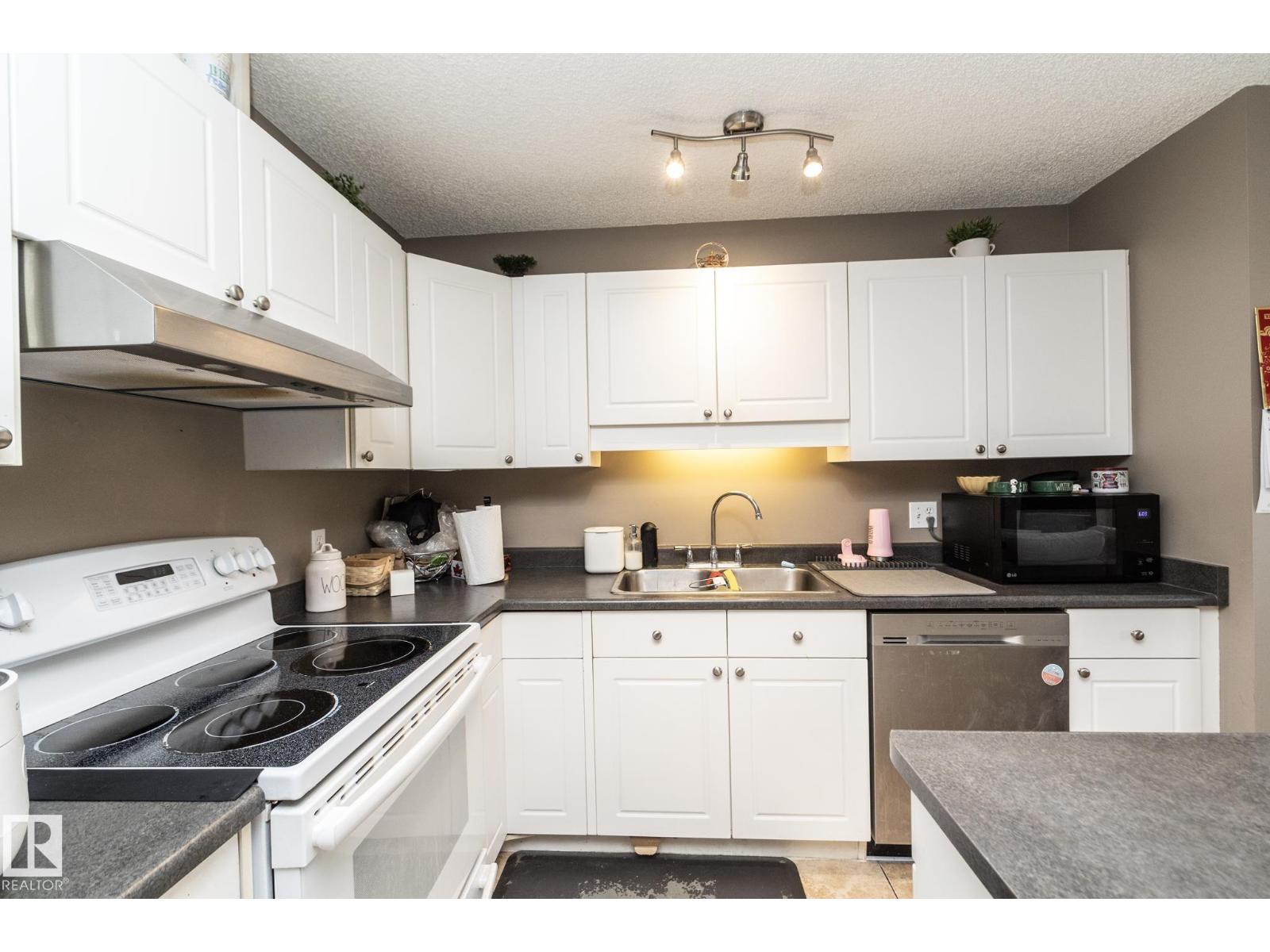 9112 166 AV NW - 4