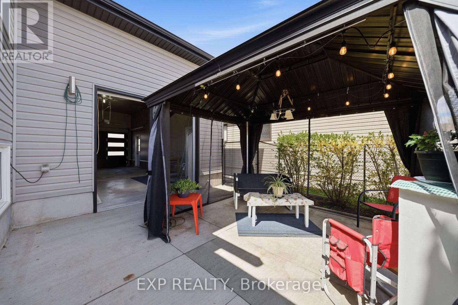 511 FRANCOIS STREET - 32