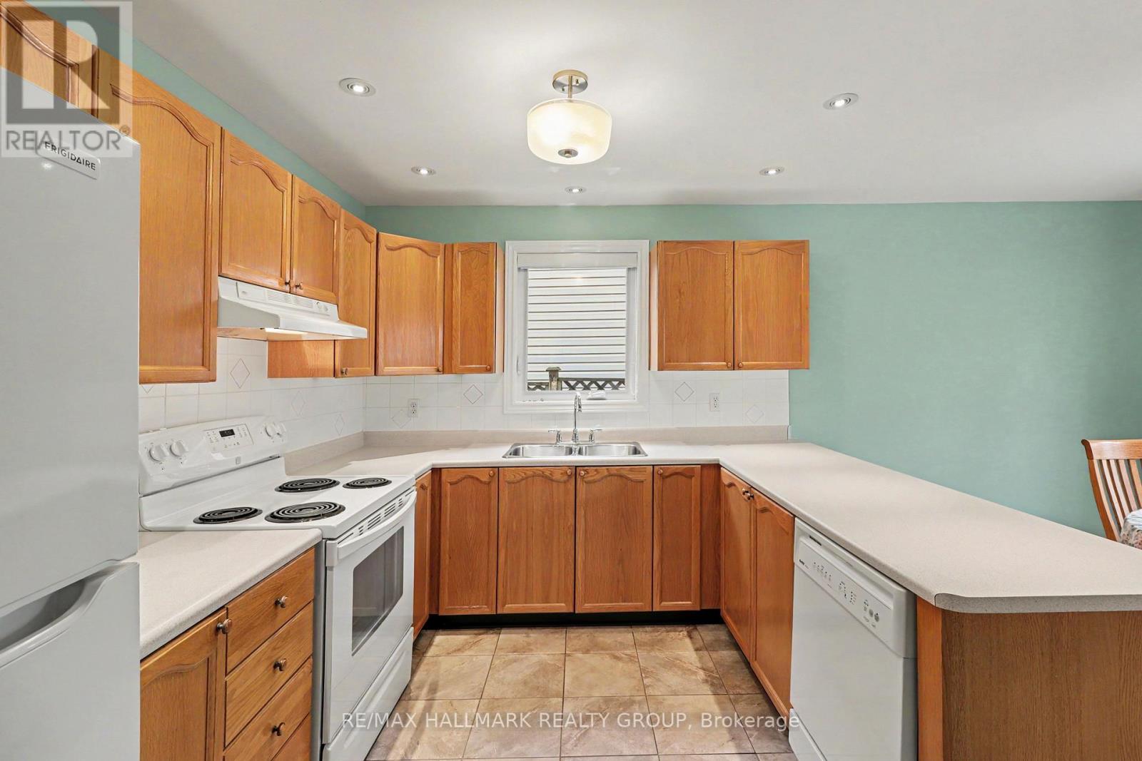 712 MOREWOOD CRESCENT - 8