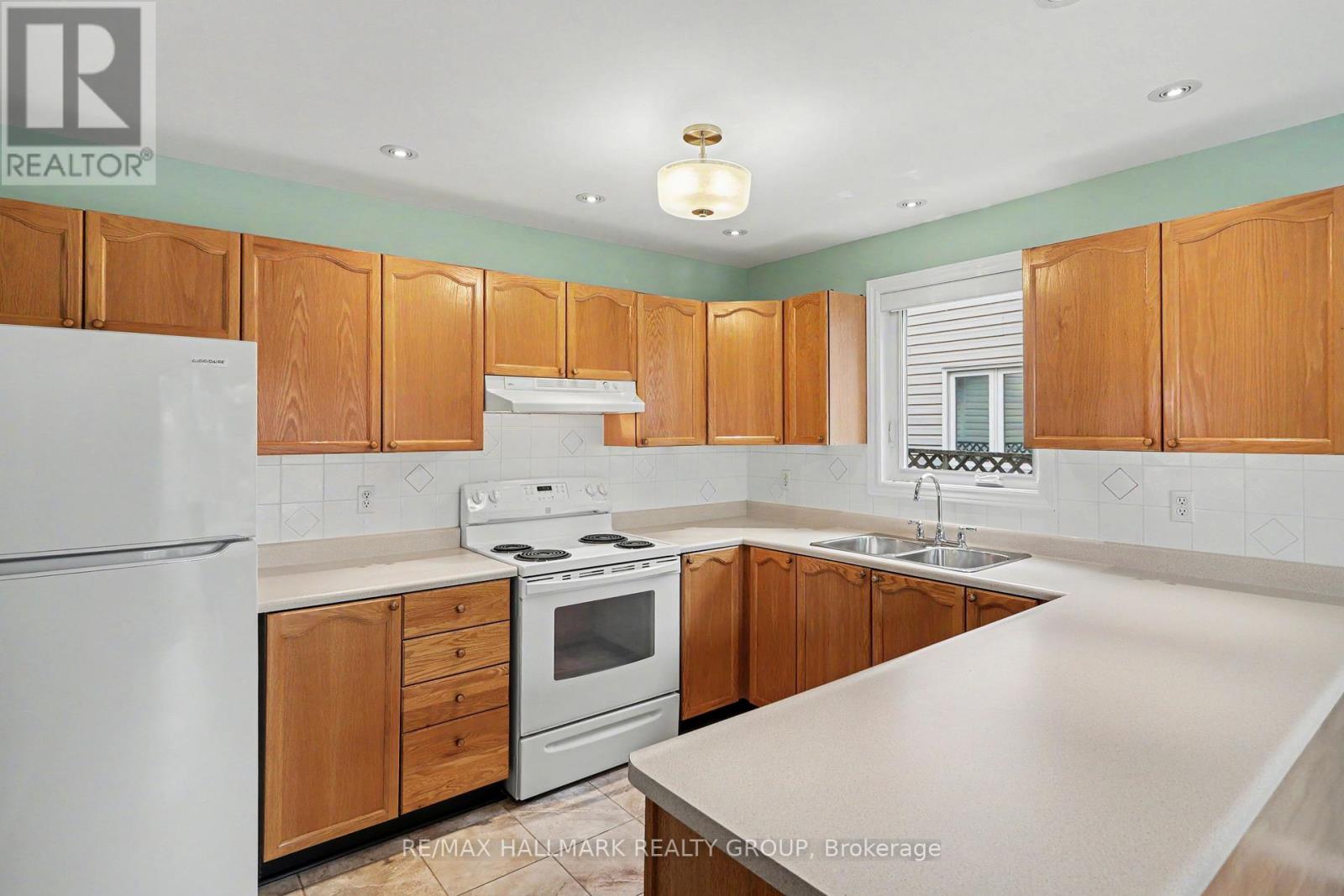 712 MOREWOOD CRESCENT - 9