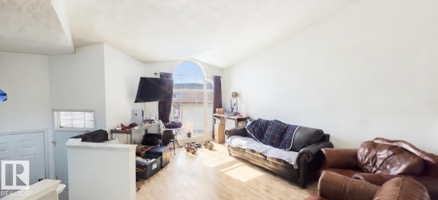 9218 163 AV NW - 8