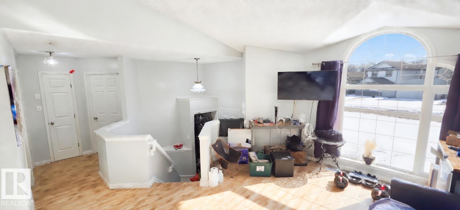 9218 163 AV NW - 7