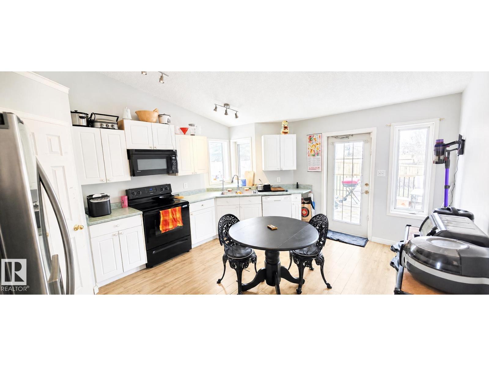 9218 163 AV NW - 12