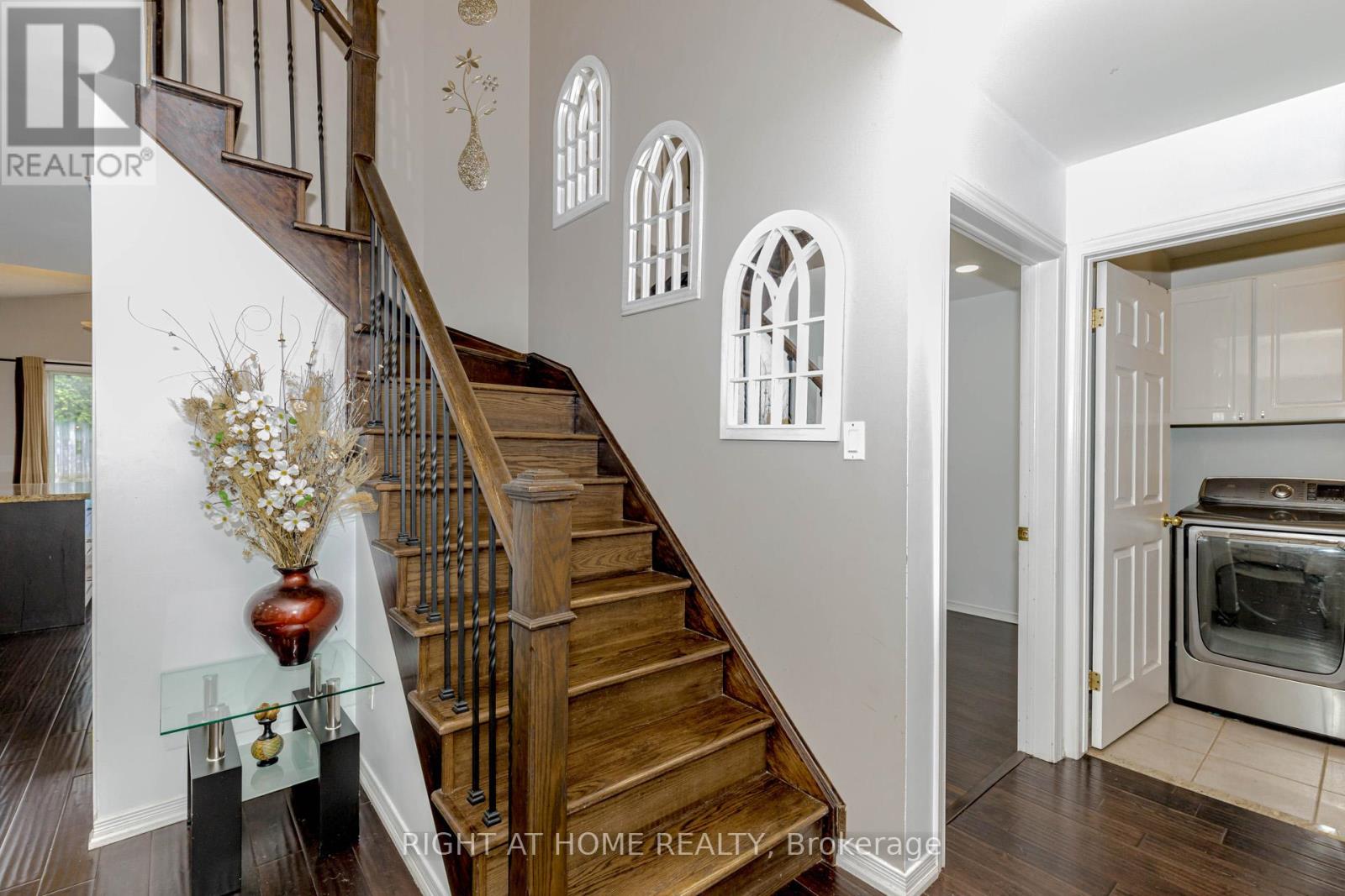 32 VINEBERG DRIVE - 19