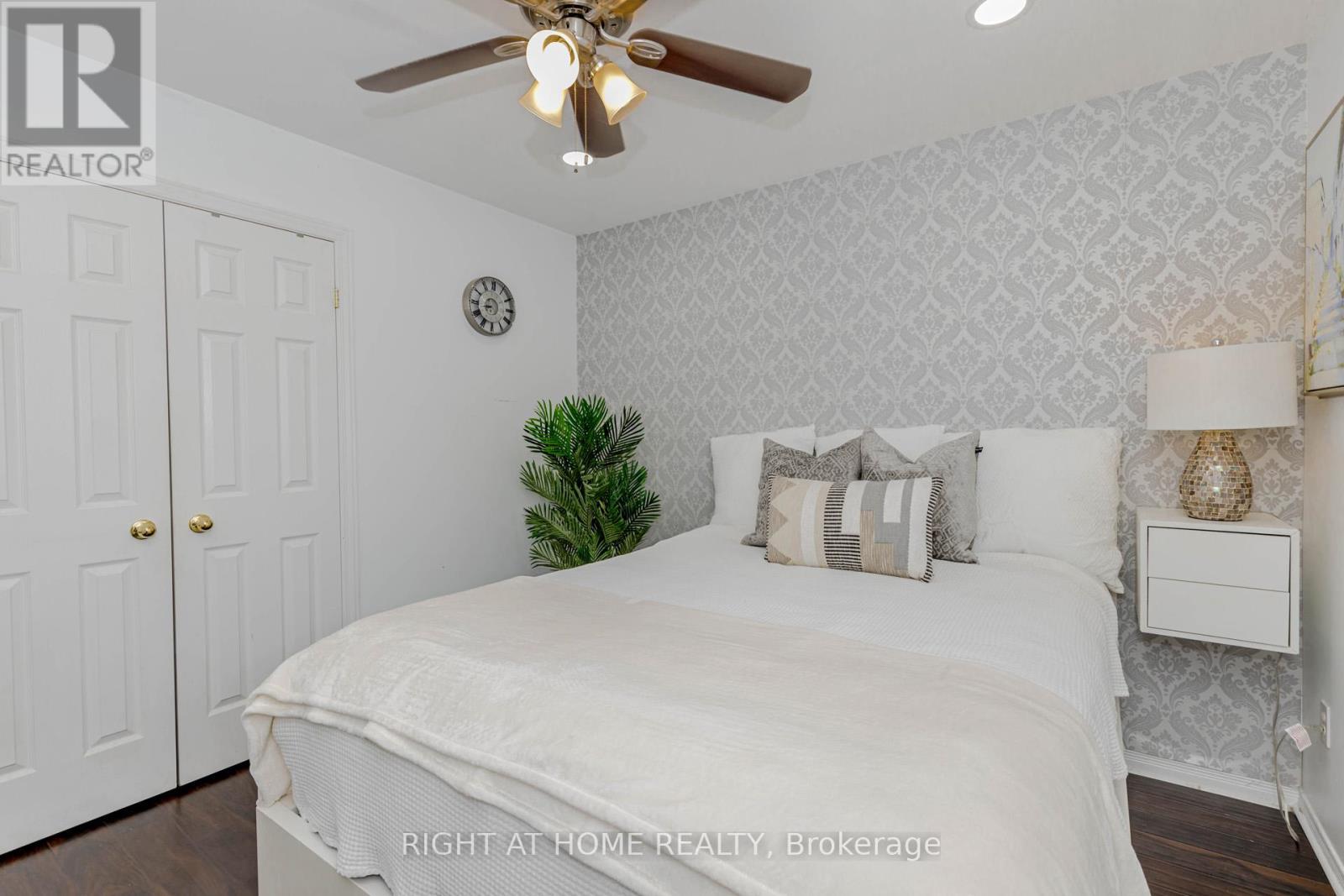32 VINEBERG DRIVE - 27