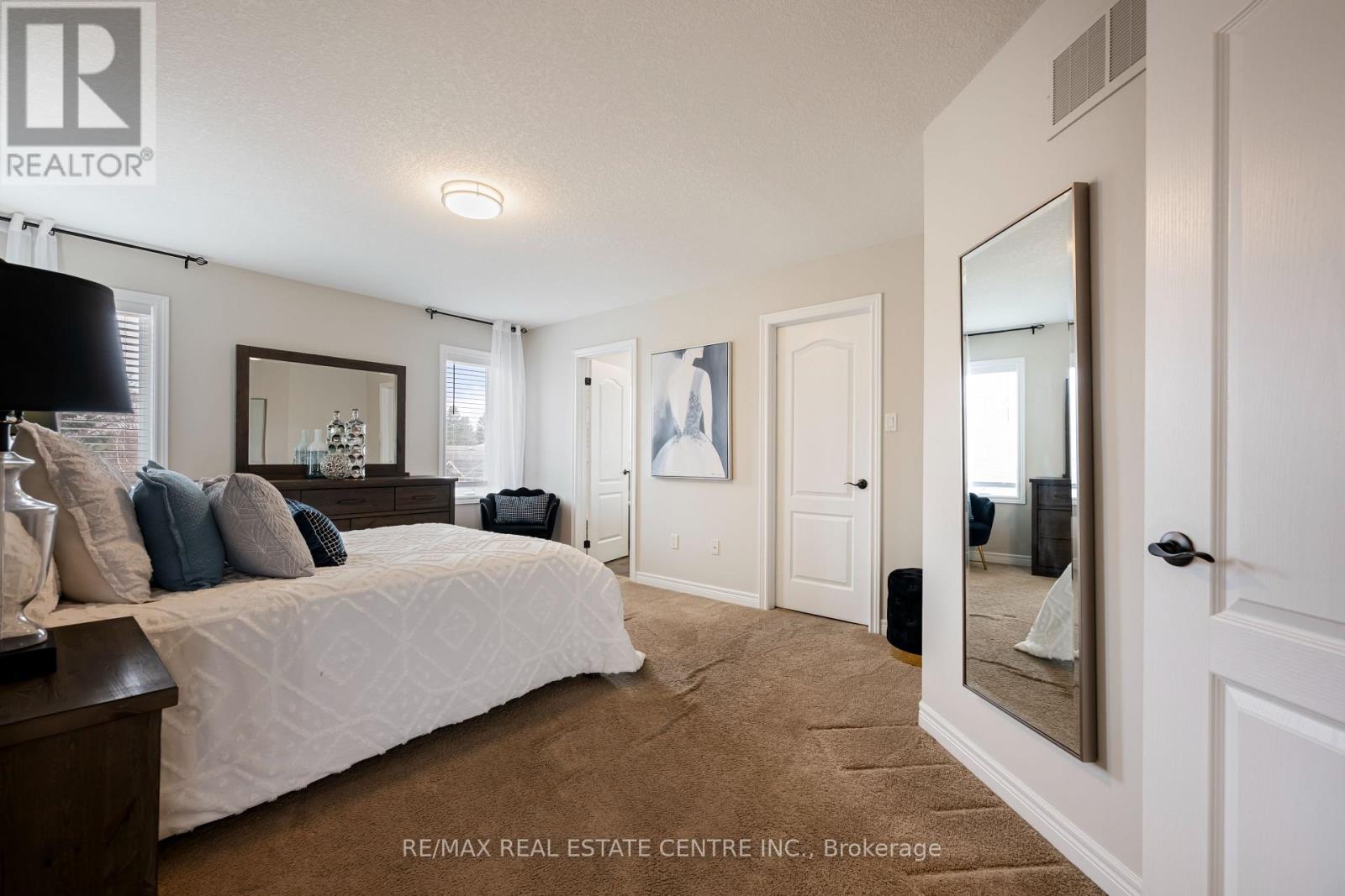 51 BURT AVENUE - 31