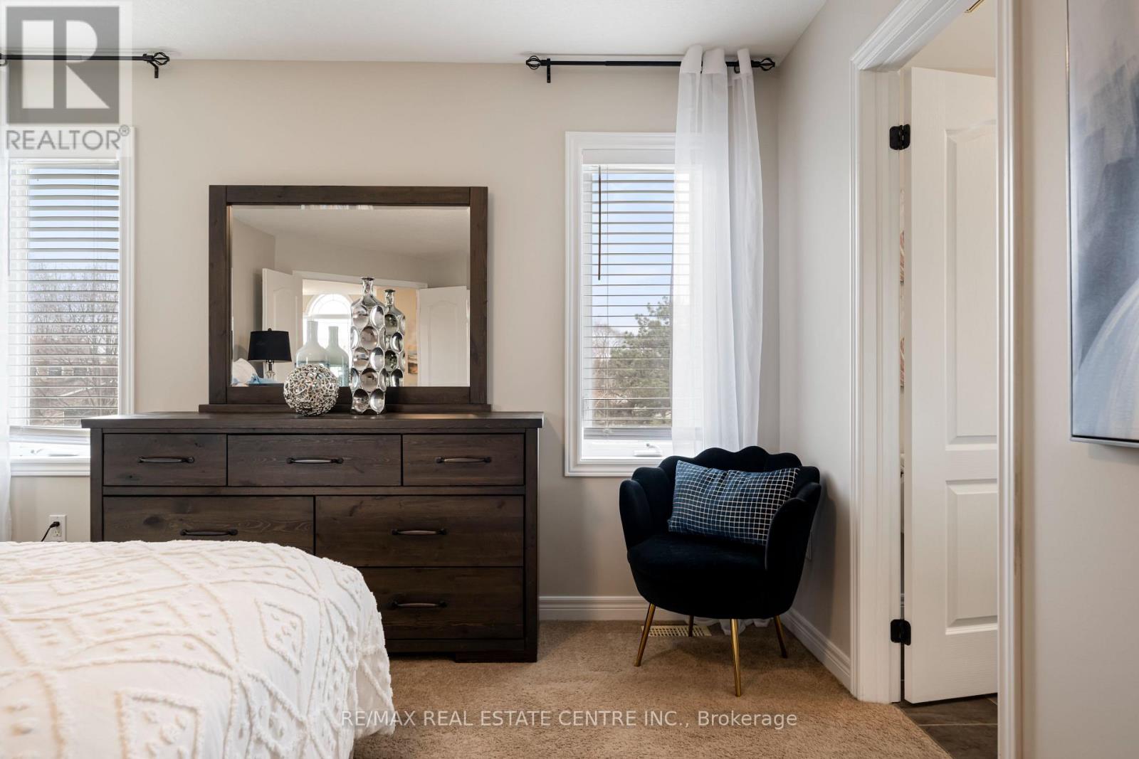 51 BURT AVENUE - 34