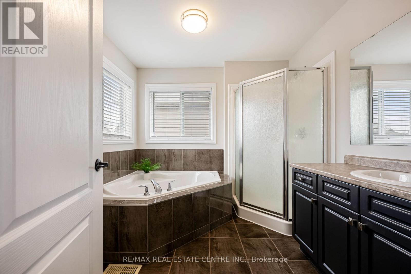 51 BURT AVENUE - 35