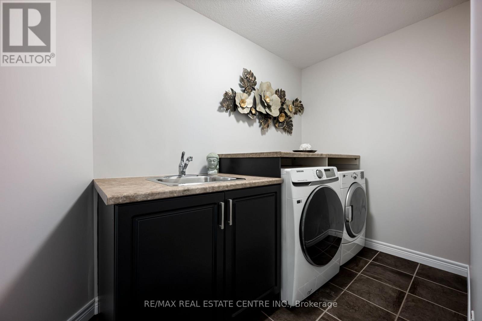 51 BURT AVENUE - 39