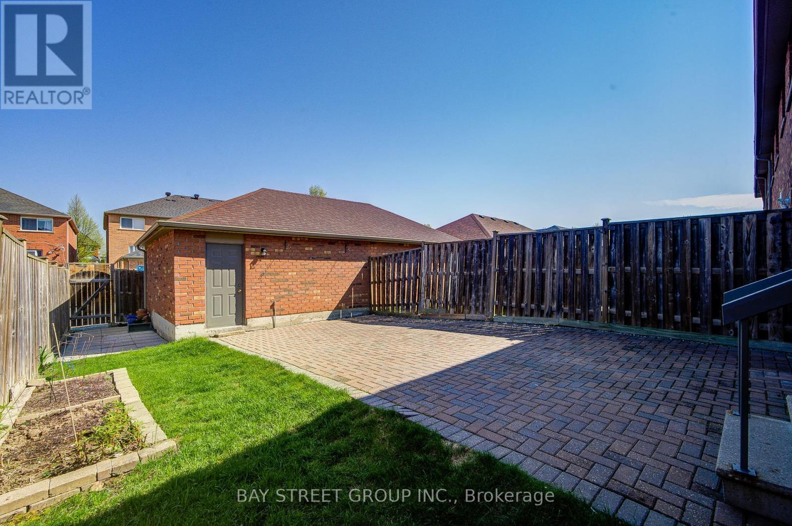 714 CASTLEMORE AVENUE - 34