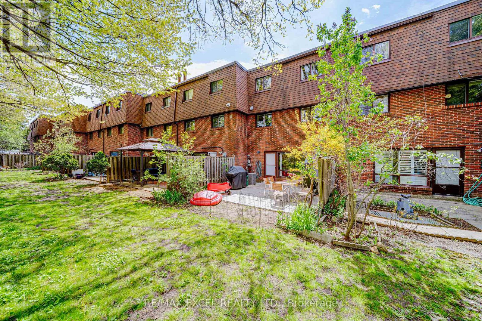 38 STATELY WAY - 26